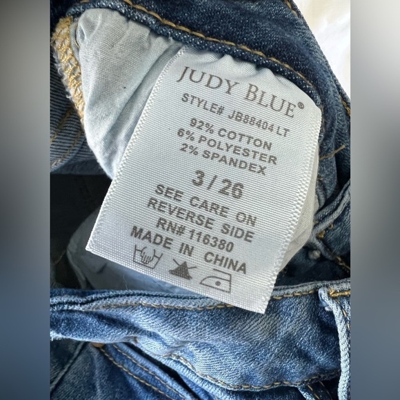 Judy Blue | Boyfriend Fit Jeans | Size  3/26 | Distressed Medium Wash - Picture 5 of 9